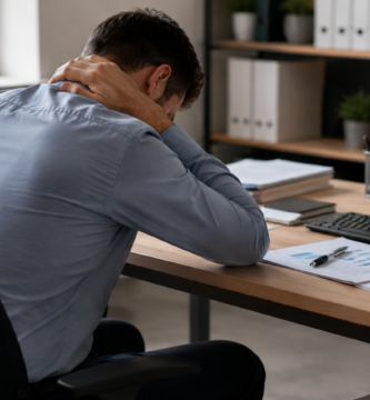 sedentarismo trabajo oficina silla ordenador horas sin moverse riesgos salud