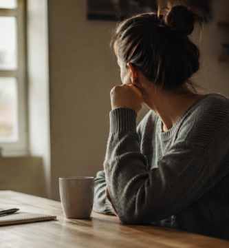 ansiedad crónica señales físicas síntomas no reconocidos tensión cuello irritabilidad