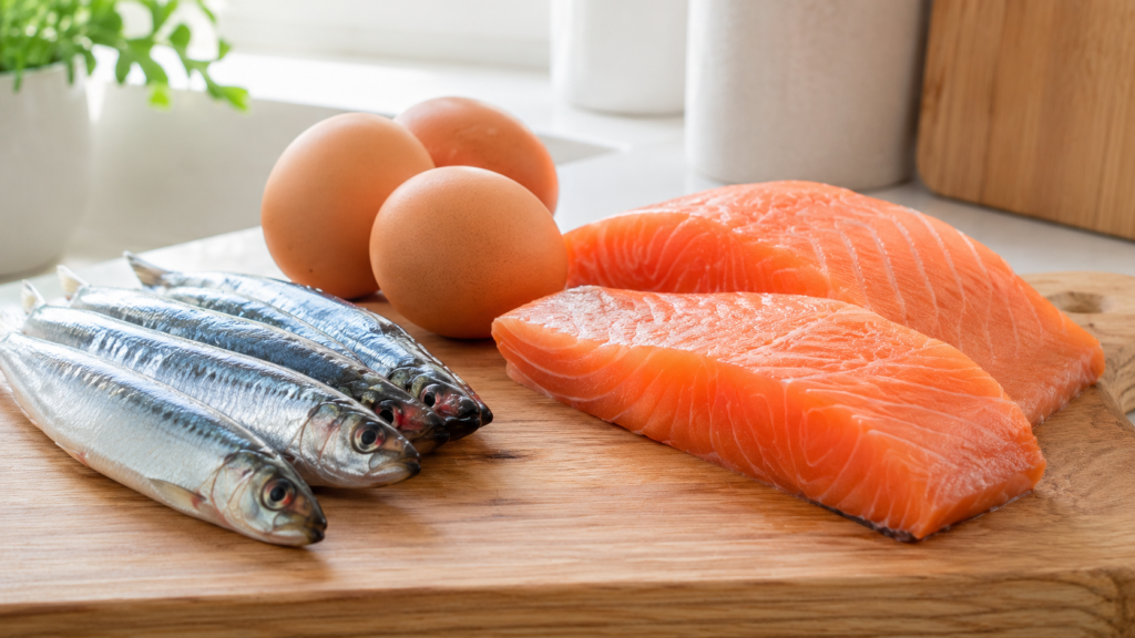 vitamina D alimentos pescado azul salmón sardinas yema huevo fuentes dieta